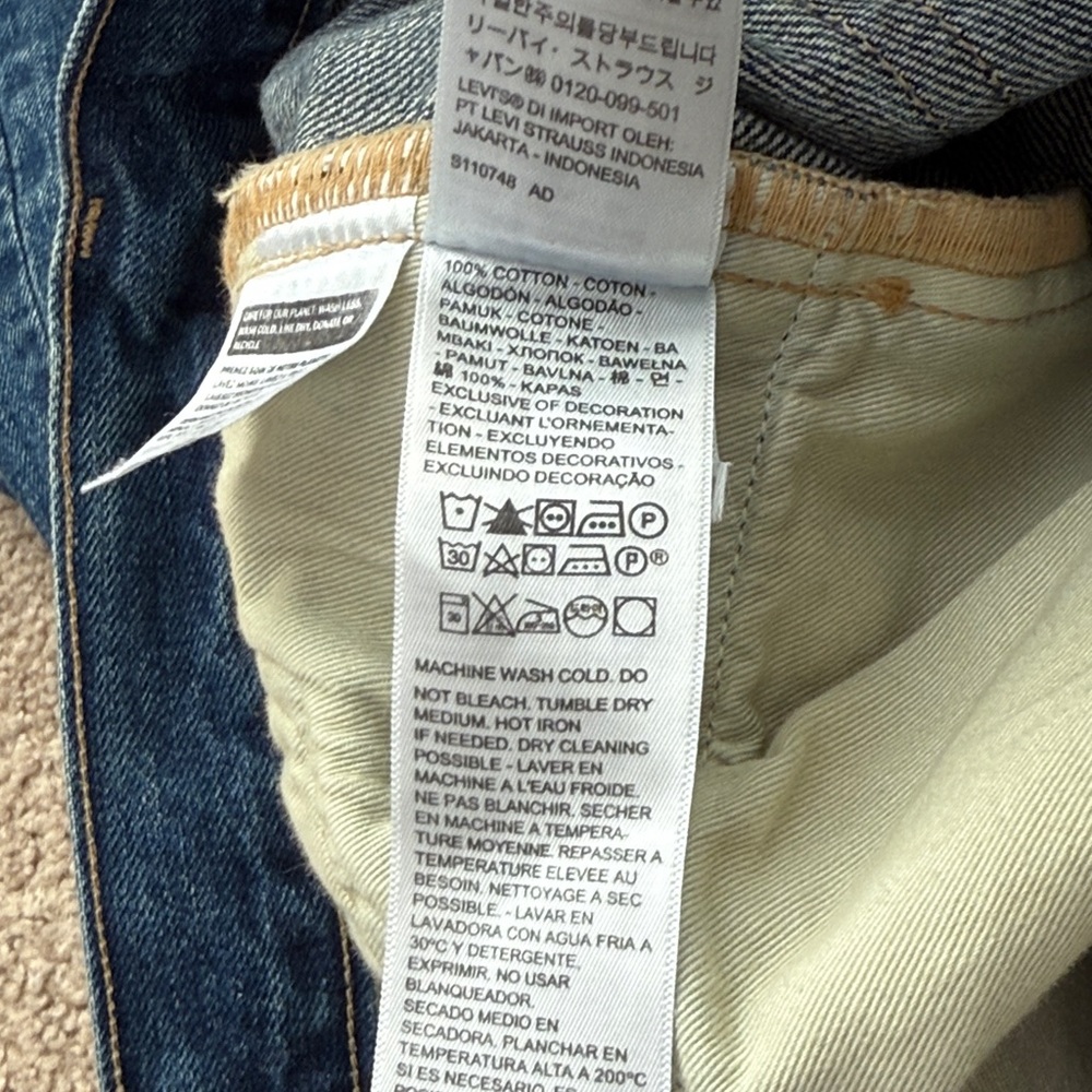 Levi's Medium Blue High-Rise Cropped Straight Jeans - Picture 11 of 13